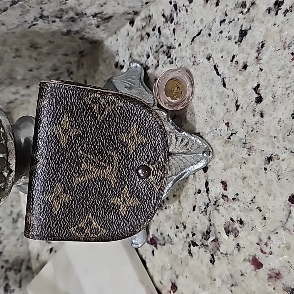Louis Vuitton monogram coin wallet 3.5x3.5x1 inches